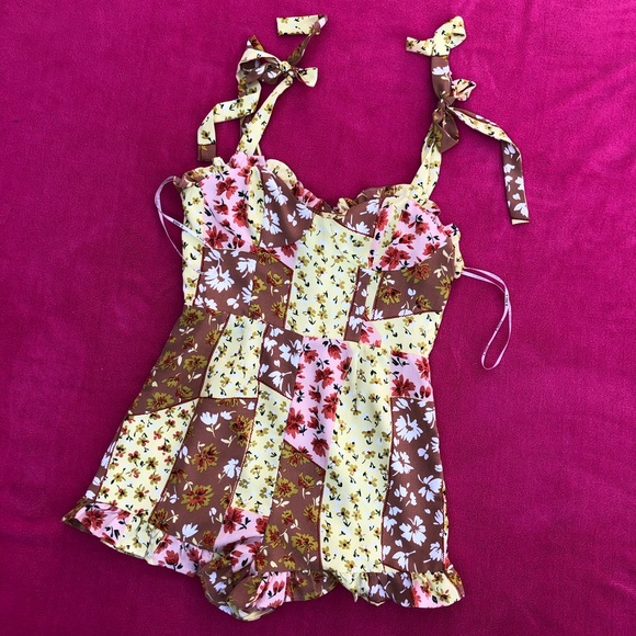 Floral Romper ☀️ - Picture 10 of 11